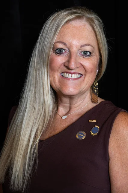 Mrs. Nena W. Henderson, ASA, IFA appraiser or business image
