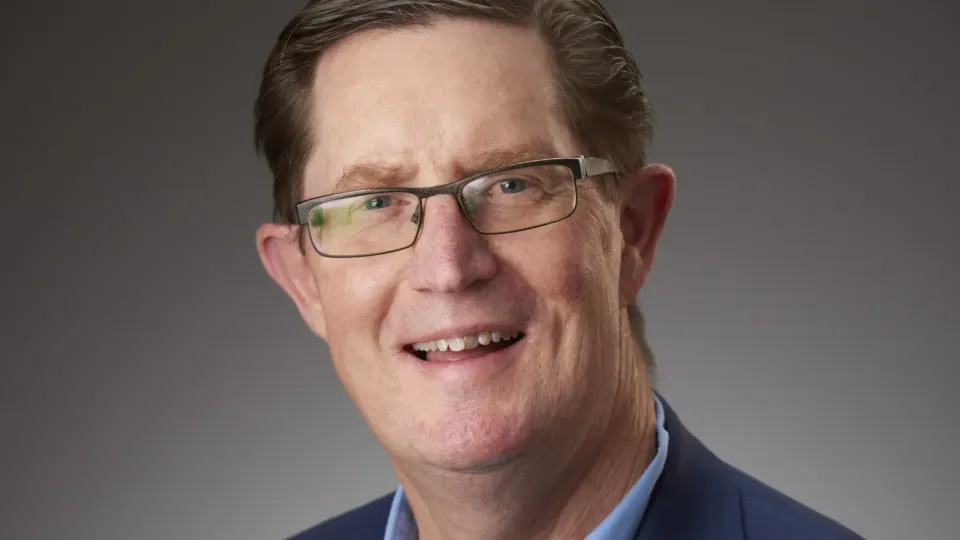 Mr. Robert W. Levis, ASA appraiser or business image